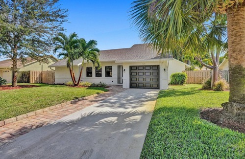 Tropic Palms House | Cozy and comfortable pool house!