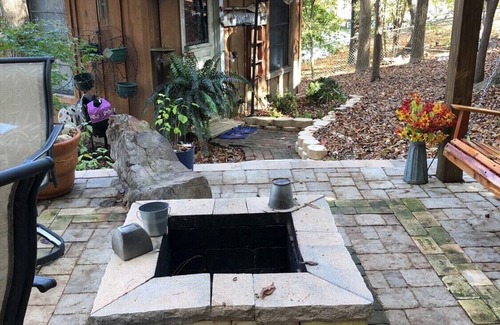 Genoa Cabin | Cozy and comfortable 1 bedroom 1 bath rustic cabin
