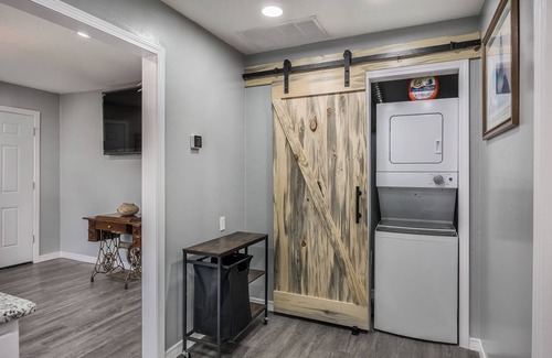Amarillo House | Cozy and comfy 1-bedroom home w/washer-dryer set, located right on Rt 66