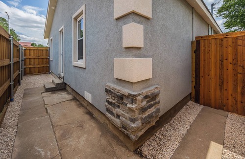 Amarillo House | Cozy and comfy 1-bedroom home w/washer-dryer set, located right on Rt 66