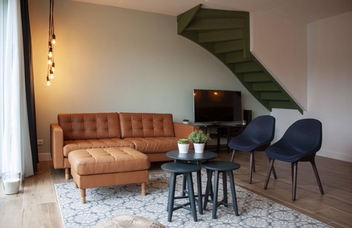 Stavoren House | Cozy and complete vacation home on private water with jetty and swimming ladder