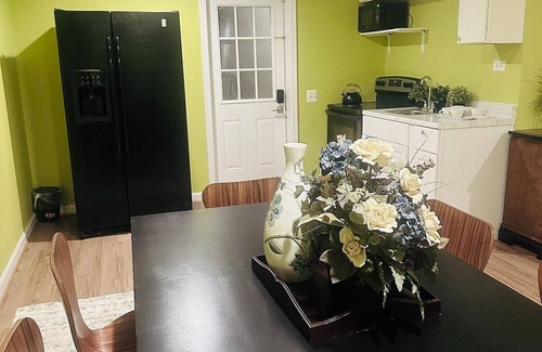 Lorton House | Cozy and Convenient 2-Bedroom Basement in Lorton