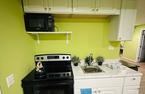 Lorton House | Cozy and Convenient 2-Bedroom Basement in Lorton