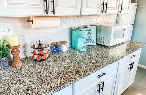 Holland House | Cozy and Convenient 2BR in Prime Central Location