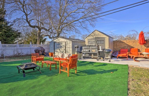 Elmont Apartment | Cozy and Convenient Elmont Retreat with Patio!