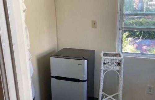 Wilmington House | Cozy and Fully Furnished Room In A Beautiful House Within Few Steps To Hospitals