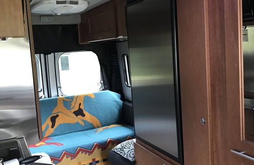 Decorah House | Cozy and fully luxurious (camper van style)