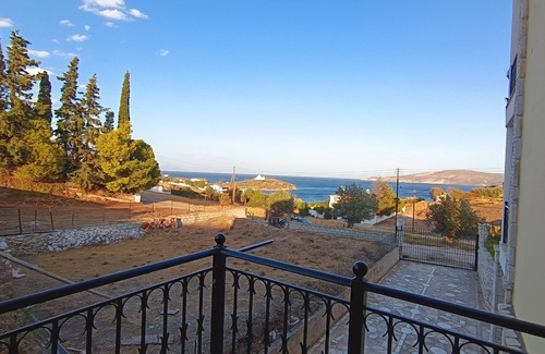 Lavreotiki Apartment | Cozy and luxury by the sea with spectacular view. Family sized with bbq and yard