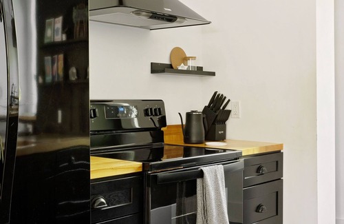Augusta House | Cozy and Modern Augusta Hideaway Near Wineries and Katy Trail