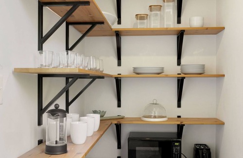Augusta House | Cozy and Modern Augusta Hideaway Near Wineries and Katy Trail
