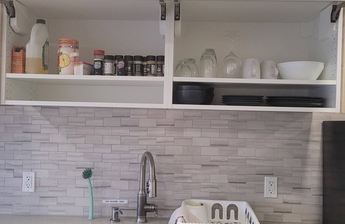 Guelph House | Cozy and modern bachelor suite with kitchenette and bath