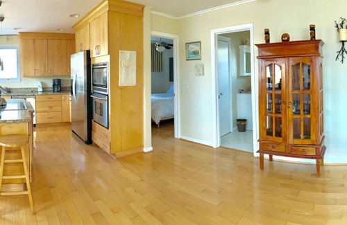 Cape Anne House | Cozy and modern Bayfront home with.large kitchen, private pier and hispeed WiFi