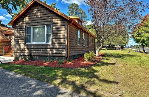 Clare House | Cozy and modern- Centrally located in Clare, just 15 minutes from the Casino