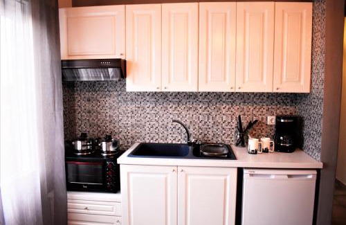 Komotini Apartment | Cozy and Modern