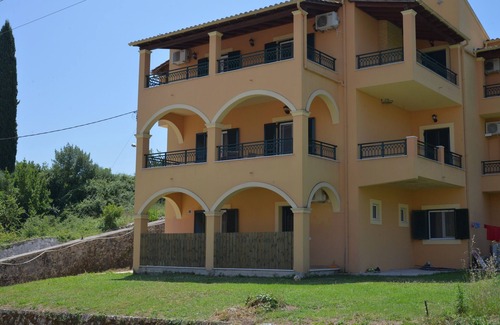 Potamos Apartment | Cozy and Modern Home near Corfu town w/WiFi and Garden Perfect for Families.