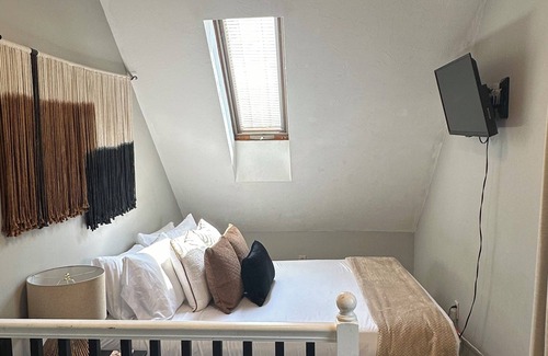 Bridgewater Apartment | Cozy and Modern Suite