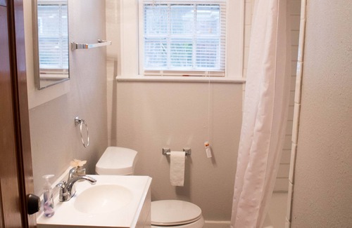 Whitehaven House | Cozy and Peaceful Home minutes from Memphis Airport & Graceland