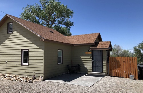 Saratoga House | Cozy And Pet-Friendly!
