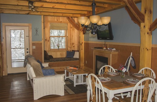 Ripton Cabin | Cozy and pristine timberframe cabin