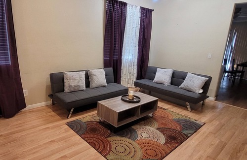 Las Vegas House | Cozy and Private Room #1 with a Queen Bed and Full Bath