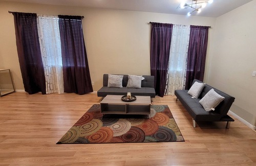 Las Vegas House | Cozy and Private Room #1 with a Queen Bed and Full Bath