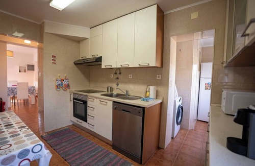 Olivais Apartment | Cozy and Quiet 3-Bedroom Flat