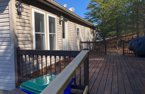 Potts Grove House | Cozy and quiet, but close to all the good stuff. Amazing mountain view.