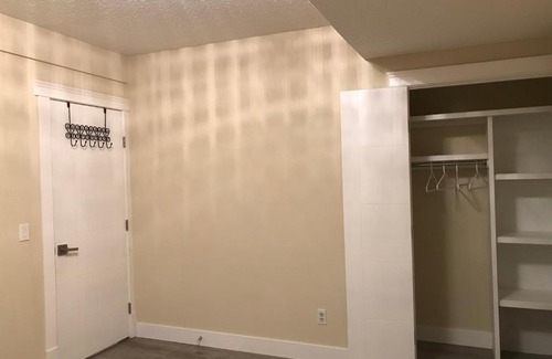 Signal Hill House | Cozy and Quiet Room with Private Bathroom