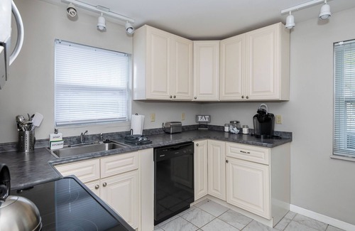 Kettering House | Cozy and relaxing 2br w/private back patio for outdoor dining