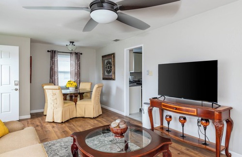 Kettering House | Cozy and relaxing 2br w/private back patio for outdoor dining