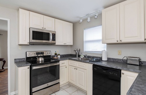 Kettering House | Cozy and relaxing 2br w/private back patio for outdoor dining