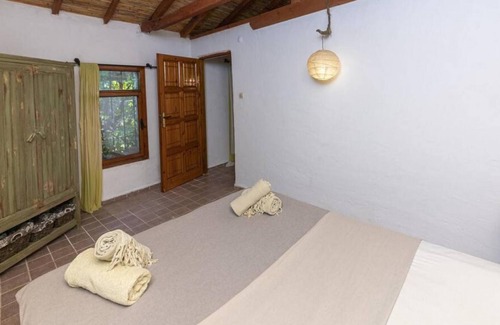 Bitez Villa | Cozy and Secluded House with Garden in Bodrum