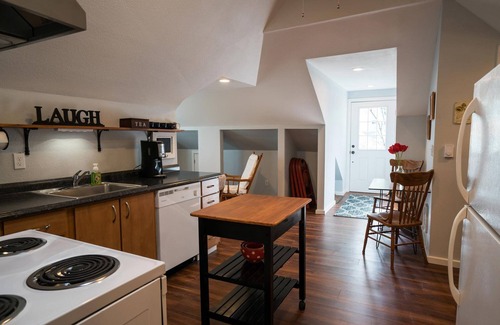 Newberg Apartment | Cozy and spacious new apartment in a historic home in the heart of Newberg