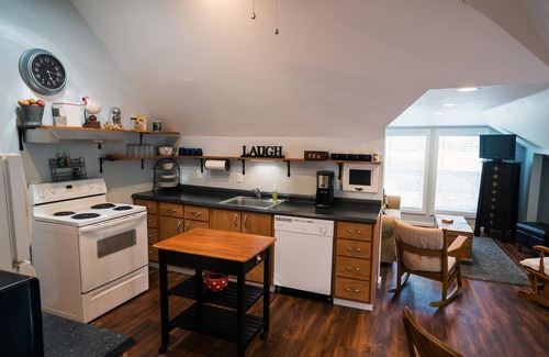 Newberg Apartment | Cozy and spacious new apartment in a historic home in the heart of Newberg