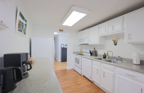 Charlotte House | Cozy and Spacious Ranch