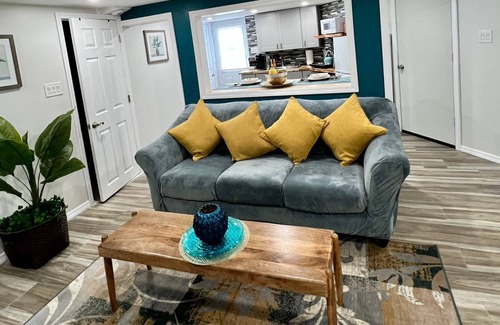 Mastic Bed & Breakfast | Cozy and Stylish 1 Bedroom Guest Suite