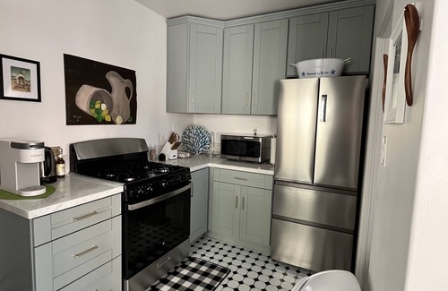 Beach Barber Tract Cottage | Cozy and Stylish Beach Cottage in La Jolla near Windansea Beach