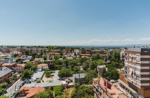 Moncloa-Aravaca House | Cozy and Stylish Room with Natural Light and Vibrant Decor