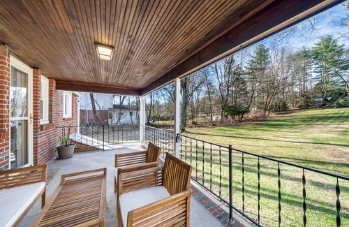 Woodcliff Lake House | Cozy and Stylish 4bd2ba Fireplace+PetFriendly+LargeBackyard+Commute to NYC!