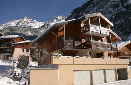Pralognan-la-Vanoise Apartment | Cozy and Well-Arranged Apartment Near Slopes in Pralognan-la-Vanoise