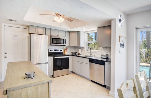 Saint James City Cottage | Cozy and warm 3-bedroom cottage with a pool in the island