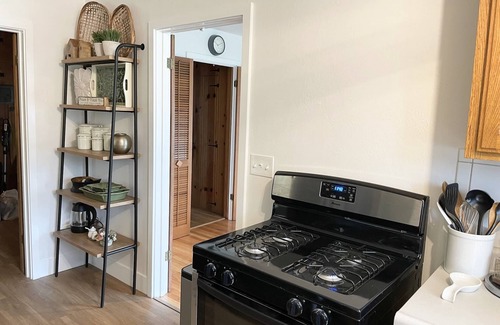 Cascade Cottage | Cozy Anderson Cottage close to everything!