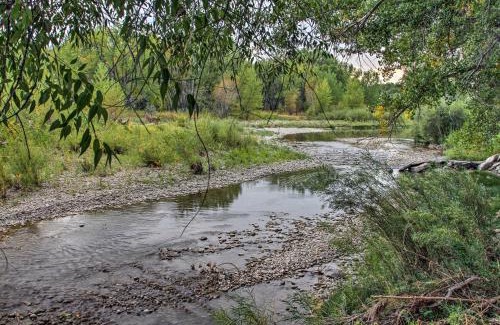Columbus Apartment | Cozy Anglers Apt - Steps to Trout Fishing River!