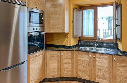 Porto de Espasante Apartment | Cozy apartment in O Porto de Espasante