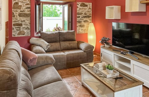 Porto de Espasante Apartment | Cozy apartment in O Porto de Espasante