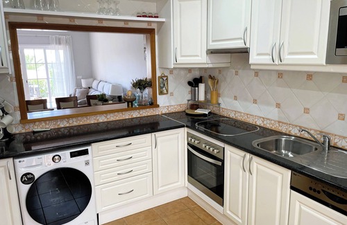 Alfanzina Apartment | Cozy apartment with large sun-facing terrace and views of garden and sea