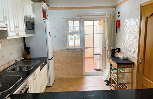 Alfanzina Apartment | Cozy apartment with large sun-facing terrace and views of garden and sea