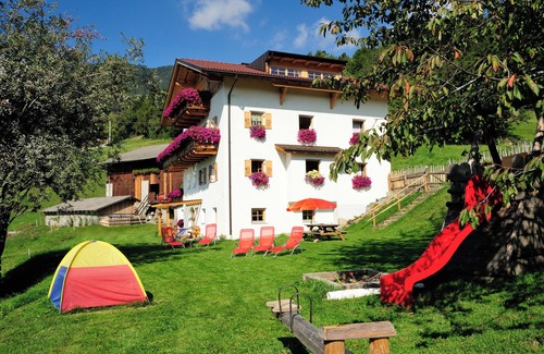 Velturno Apartment | Cozy apartment with stunning views of the mountains