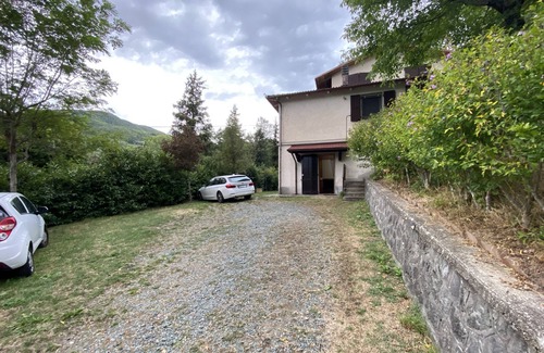 Sant'Andrea Pelago Apartment | Cozy apartment with garden, pets allowed
