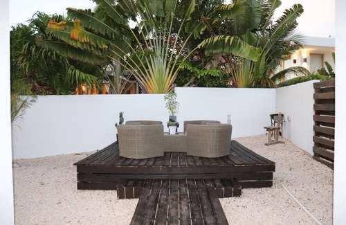 Jan Thiel Hotel | Cozy apartment, 10-minute walk to the beach. Perfect for families and friends.